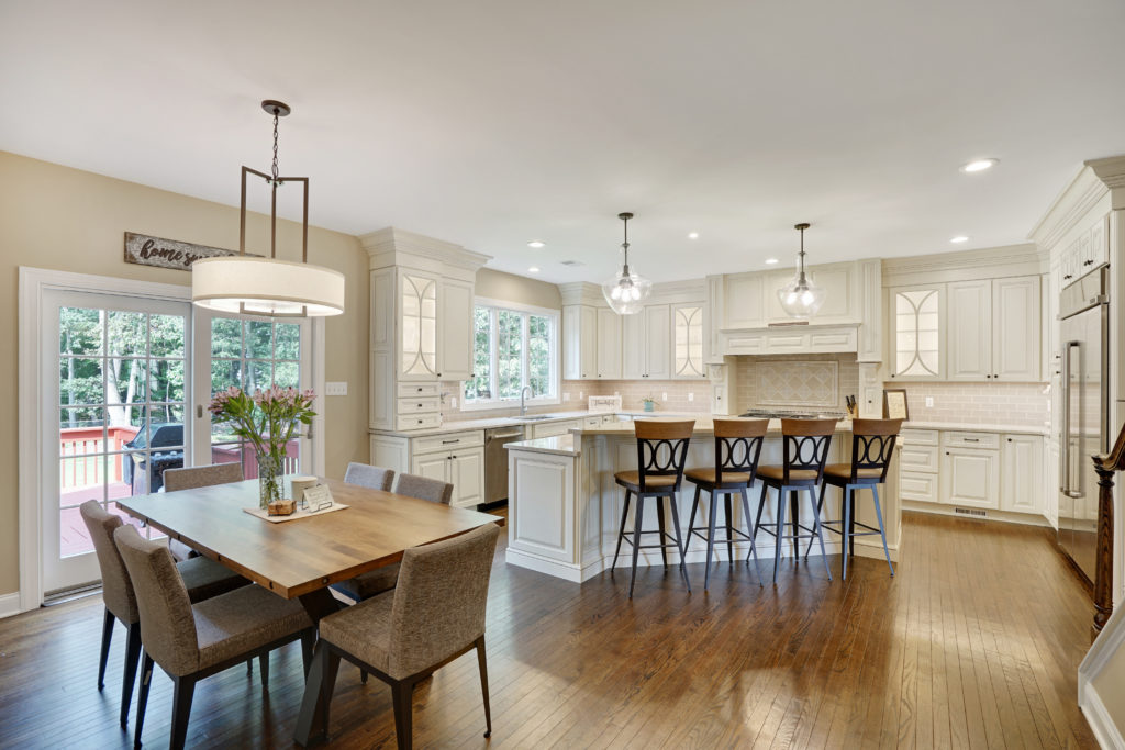 Open floor plan kitchen and dining area